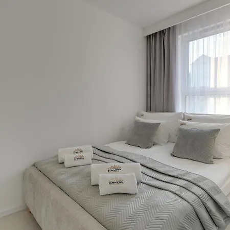 アパート Portovo Riverside By Downtown